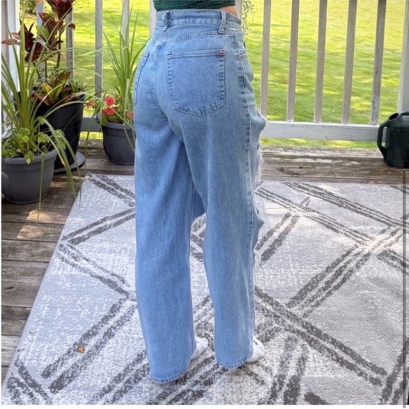 BDG | Size: 27 | Medium Wash - Picture 2 of 3